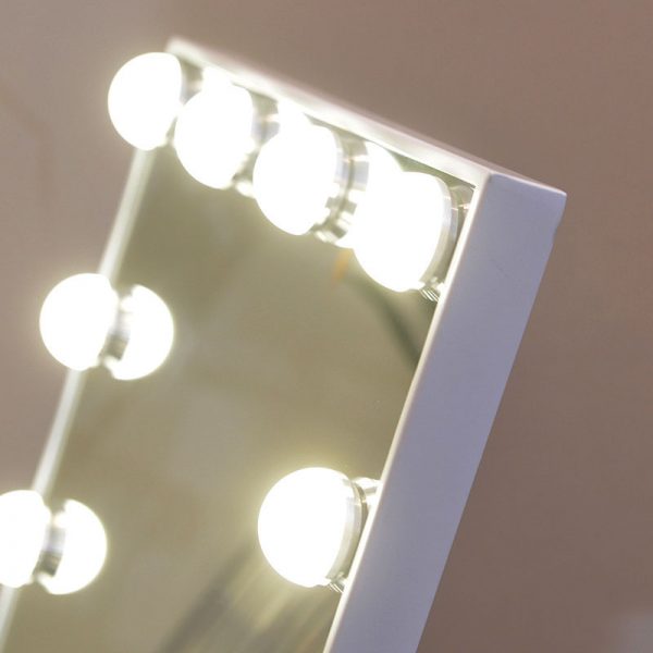 white girl make up mirror